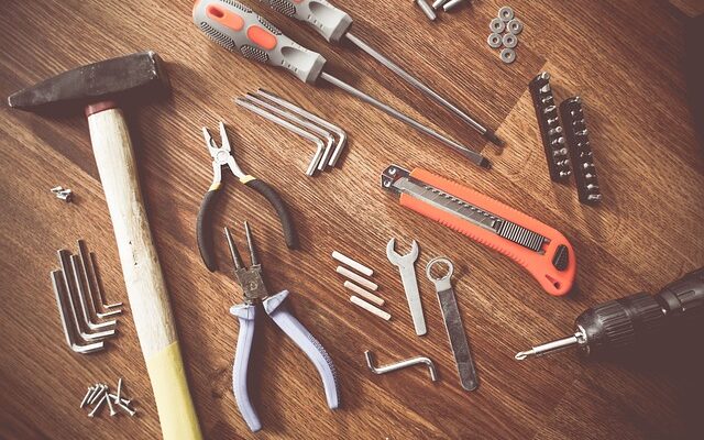 Fra hammer til boremaskine: Vælg det rigtige værktøj til opgaven